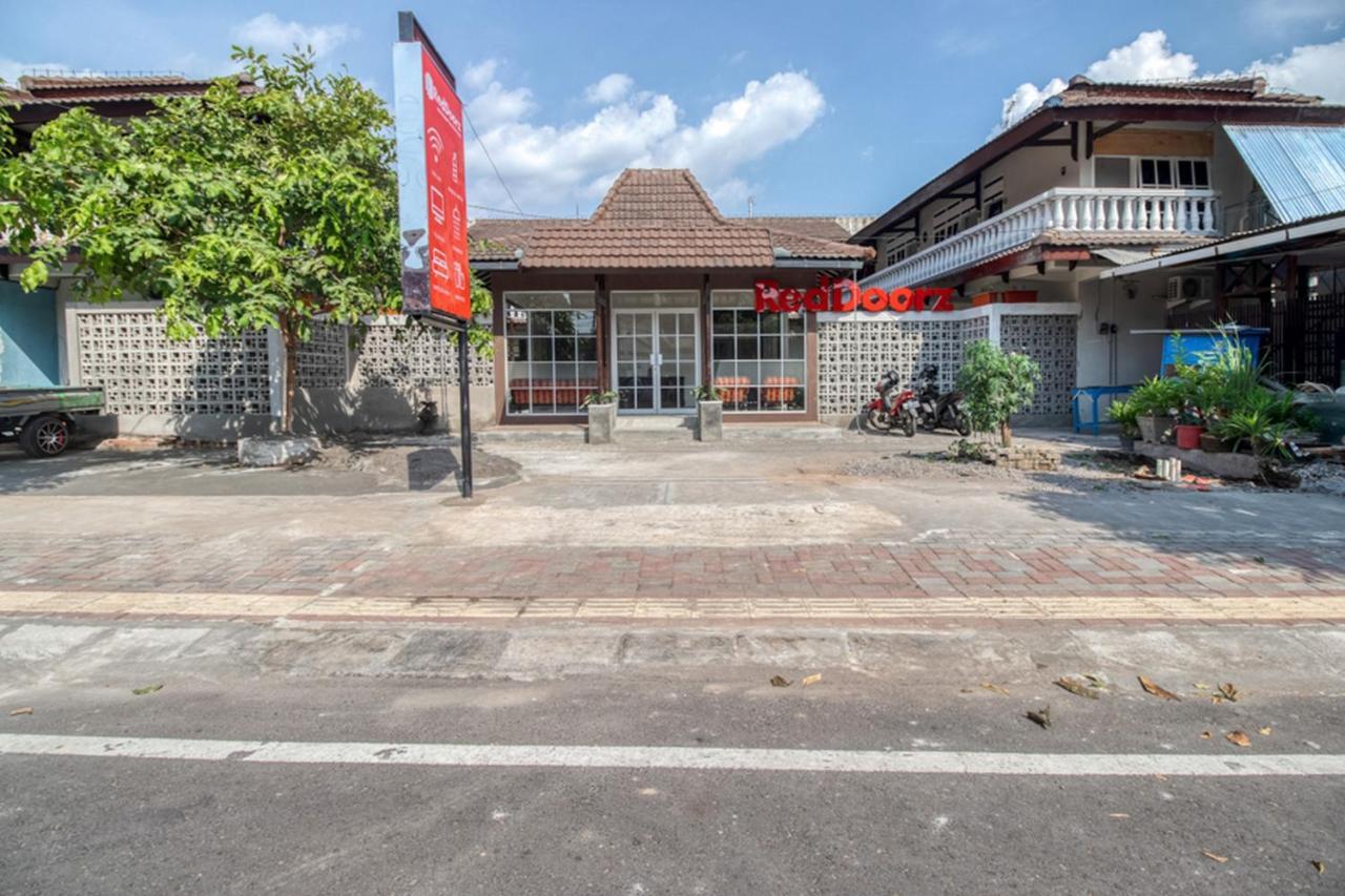 Reddoorz Near Malioboro Tugu Station Jogja 2 Ξενοδοχείο Γιογκιακάρτα Εξωτερικό φωτογραφία